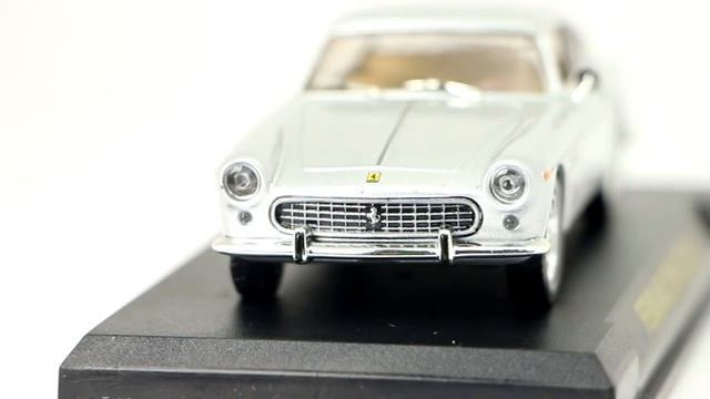 Ferrari 250 GTE 2+2 - Ferrari Collection 1/43 смотреть онлайн