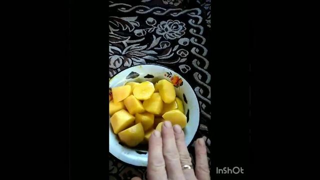 Приготовление картошки с куриными бëдрами в автомобильной мультиварке.