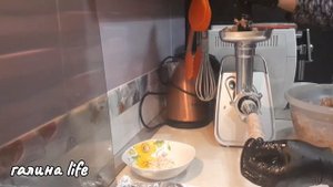 Колбаса "колхозная" с чесноком.Вкуснее не бывает??готовим дома.