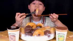 ASMR 미니글레이즈도넛&초콜릿아이스크림 위에떨어진 꿀우유 망원동 티라미수 먹방_! Mini Doughnuts With Milk Choco Ic