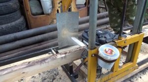 Обзор шинной пилорамы, первый брус.