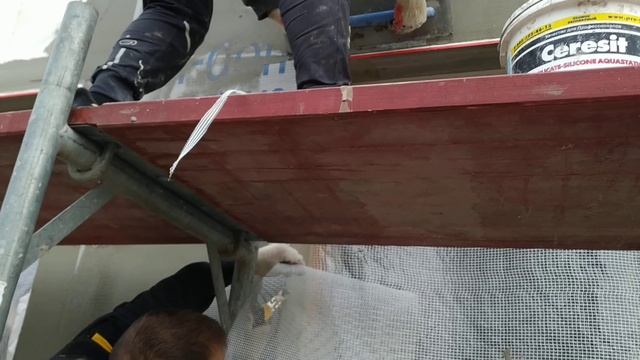 Базовый армирующий слой из клея Основит Каверпликс и Фасадной стеклотканевой сетки Bautex