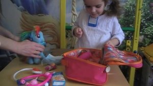 Игрушки Лечим как ДОКТОР ПЛЮШЕВА. Видео для детей