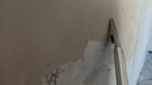 Удаляем старую шпаклевку со стен легко и быстро