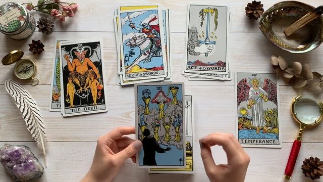 Обучение Таро Creative Tarot для начинающих - Символика Таро. На что обращать внимание на картах?