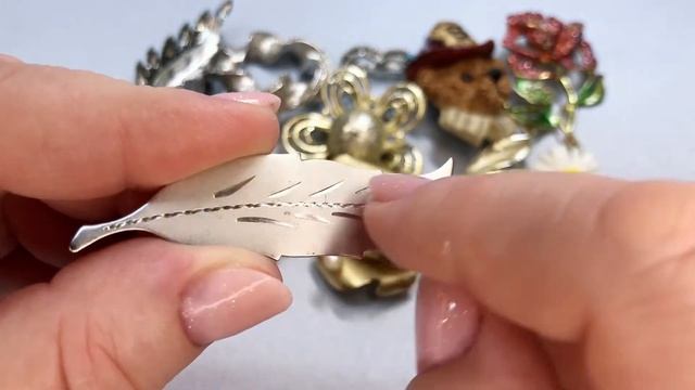 4. Распаковка лота винтажных брошей , ￼некоторые подписаны.  Часть 4. смотреть онлайн