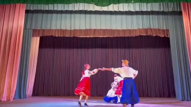 Народний аматорський хореографічний колектив "Ластівка "."Сільська полька ". смотреть онлайн