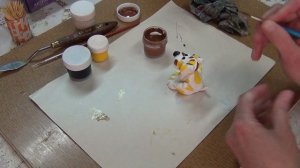 Роспись щенка из глины акриловыми красками