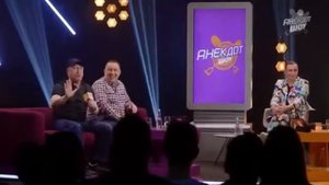 Офицер Налоговой службы и бык