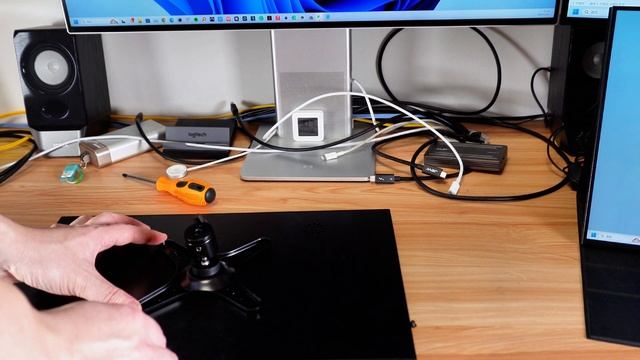 码农利器-便携显示器VESA支架安装，非常适合竖屏使用便携显示器，有效提升编码效率 смотреть онлайн