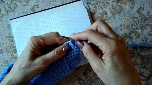 Вязание__Красивая детская манишка на пуговицах__самая удобная модель.