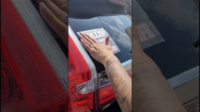 Removing old car decal/Placing new car decal смотреть онлайн