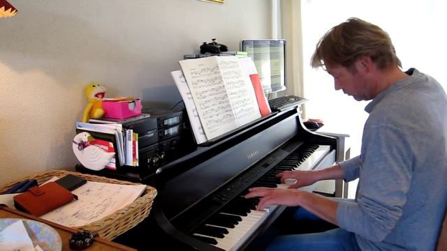 Max Qubit playing and explaining Gigue and Hymn 152 смотреть онлайн