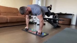 Пример занятий на усиленной платформе для отжиманий от магазина SportLim