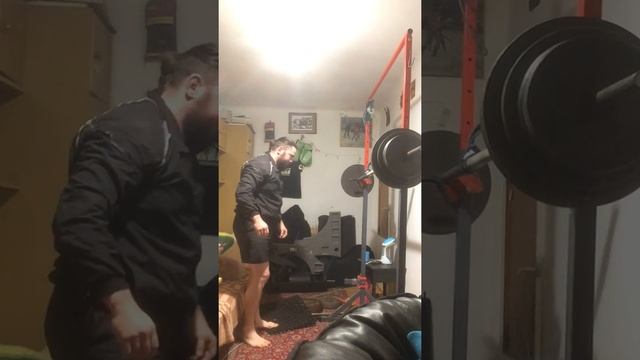 rekord front !!!!120 kg prawie zerwalem biceps ale rekord to rekord a było 108!!!