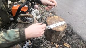 Снятие цепи на бензопиле STIHL MS 180 C