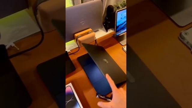 MacBook Air M2 + iPhone 14 Pro Hack!