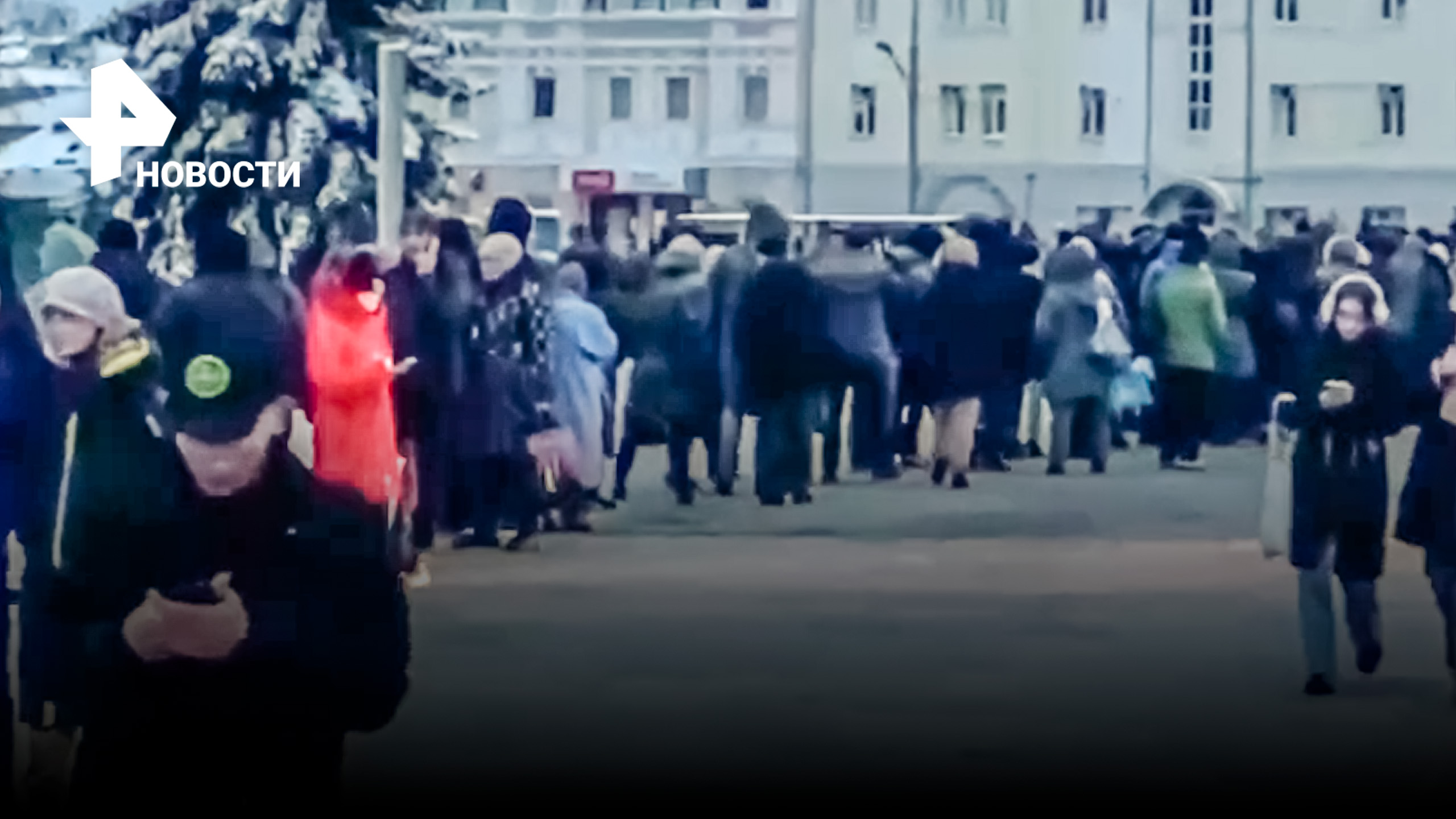 В Харькове длинные очереди на автобусы из-за остановки метро / РЕН Новости