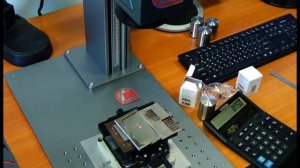 Черная Лазерная маркировка нержавеющей стали выпуклая поверхность Гравировка вакуумных  пробок