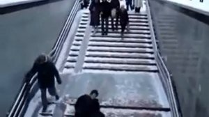 ROFLTV RU Люди падают в переходе