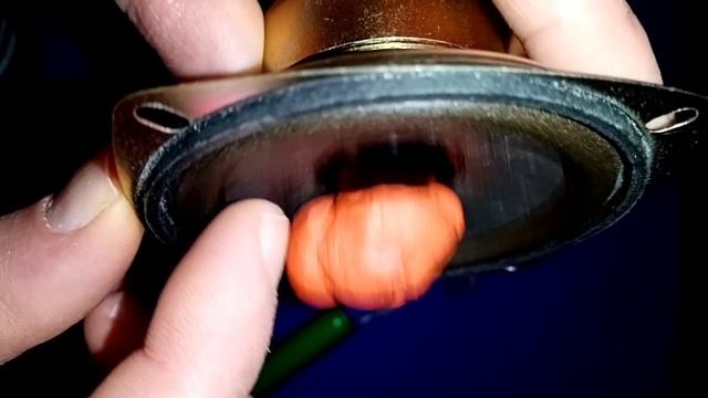 Как раскачать динамик с помощью утяжеления??