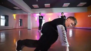 24 BREAK DANCE