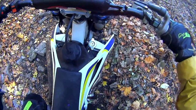 Какой эндуро мотоцикл лучше? Сравнение GR7 2t и Suzuki TS200R в боевых условиях! смотреть онлайн