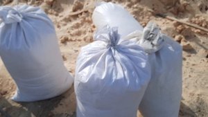 Два способа загрузки в мешки опилок, щепы, и др ,одному своими руками