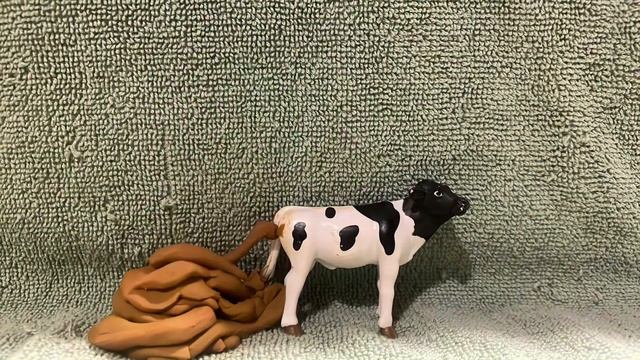 Episode 7 - Moo Moo Goes Poo Poo | Stop Motion Animation (not for kids) смотреть онлайн