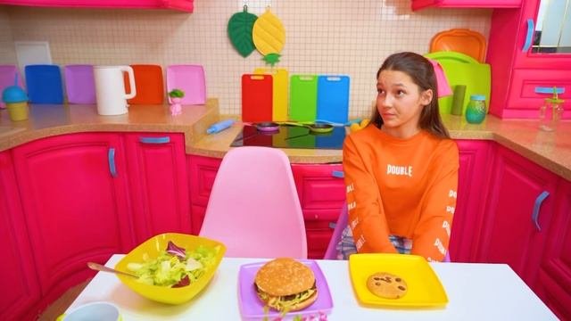 Богатая Близняшка VS Бедная Близняшка | Мою Сестру Удочерила Богатая Семья