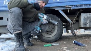 Макита DTW 1001 сборка Япония. Меняем колёса сами. Лето-Зима. Справился на отлично!
