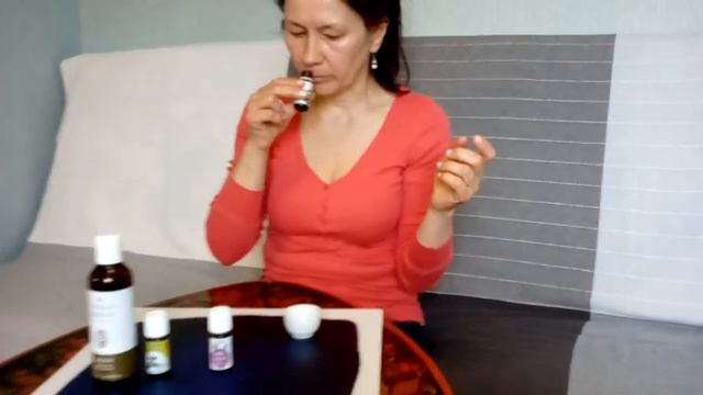 Аромамассаж рук от головной боли. И для шёлковой кожи после садовых работ.