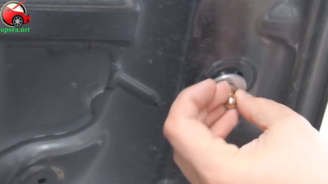 Установка упоров капота (амортизаторов) на Suzuki Jimny 4 (www.upora.net) смотреть онлайн