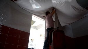 Натяжной потолок в ванной комнате. Легко и просто!