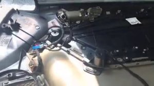 Гремят дверные обшивки? Можно проклеить, усилить виброизоляцией, а затем антискрип нанести