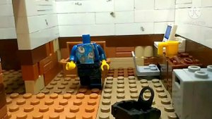 человек костюм и зубастая дверь