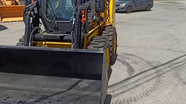 Разворот на месте мини погрузчика Lonking CDM308 смотреть онлайн