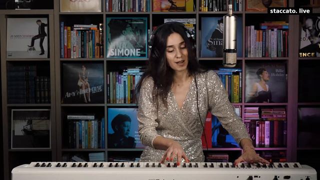 Shakira - Empire (Cover by Elena T) смотреть онлайн