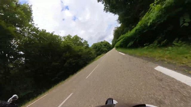 Je croise la voiture invisible (vue sur la route) смотреть онлайн