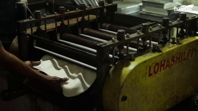 A Day in Life of a Rubber Tapper Harvesting Thousand of Hevea Trees смотреть онлайн