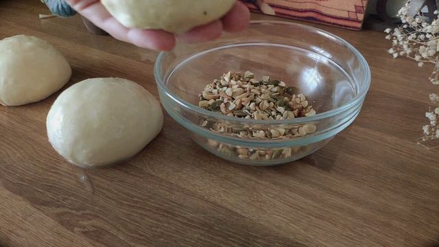 "Богиня" (не иначе) будет называть муж за такую выпечку, пеки воздушные булочки с орехами на раз-дв смотреть онлайн