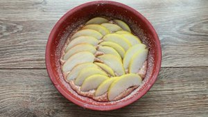 Кето-шарлотка с яблоками
