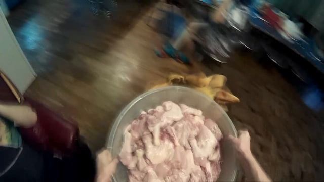 Режем и маринуем 8 кур в экшн-камере)) смотреть онлайн