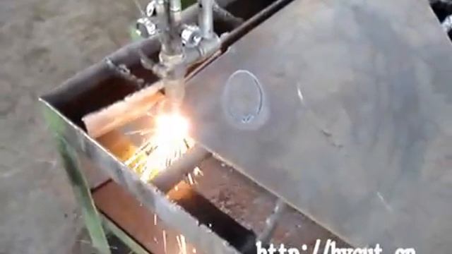 Консольный станок с ЧПУ для раскроя листового металла смотреть онлайн