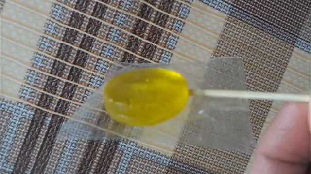 Упаковка леденцов на палочке - еврошов. смотреть онлайн