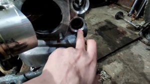 почистил двигатель от старого герметика, осталось совсем немного и будем собирать двигатель