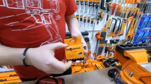 Аккумуляторный скобозабивной пистолет RedVerg RD-CS3,6V. Мебельный степлер еще не был таким удобным!