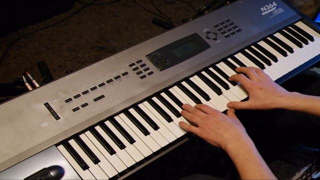 How to play Treasure by Bruno Mars - Korg N364 Synth смотреть онлайн