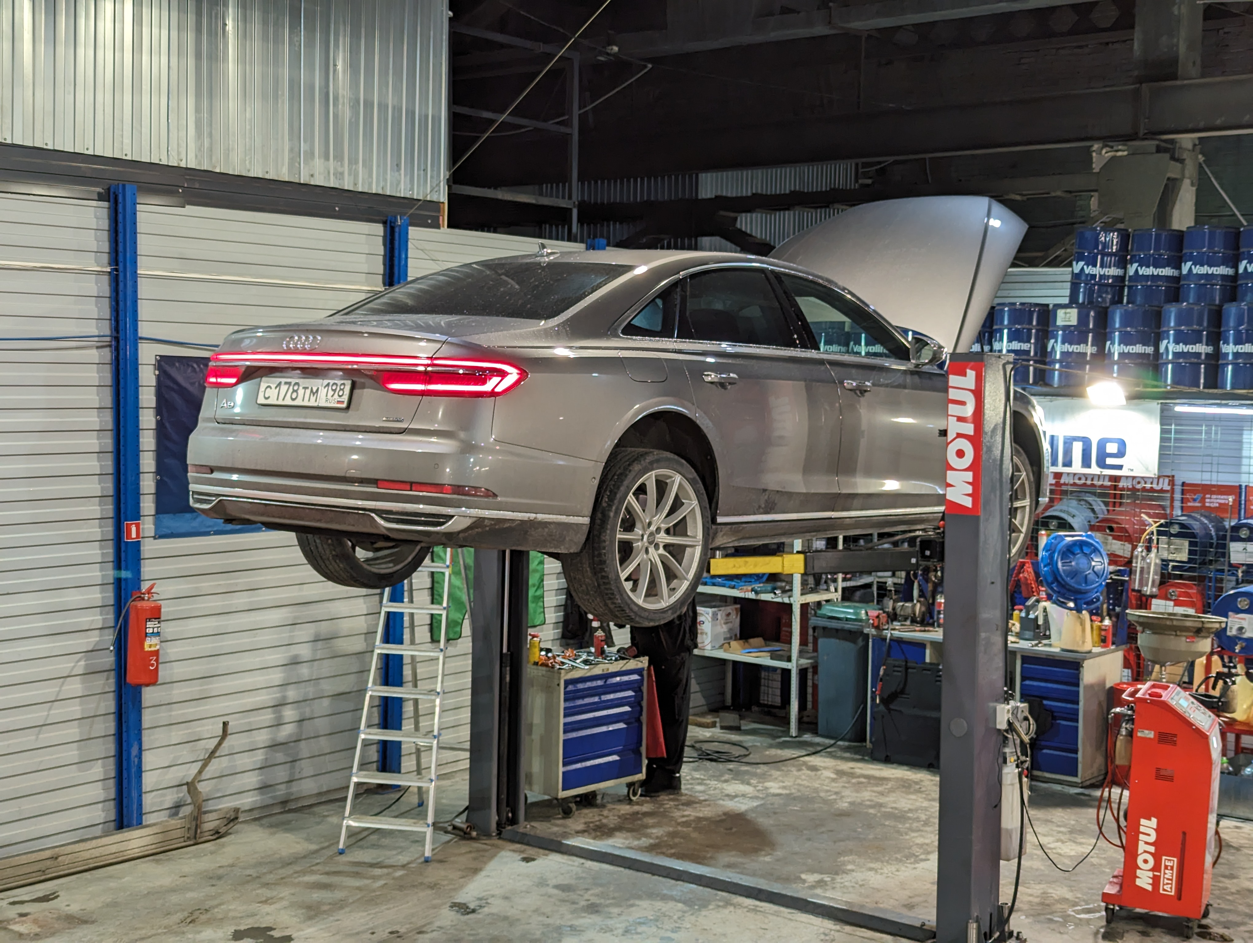 Полная аппаратная замена масла в АКПП Audi A8 ZF 8hp65a Мягкий Гибрид