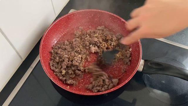 PATATESLİ YUMURTA - PEYNİRLİ PATATESLİ OMLET TARİFİ - PEYNİRLİ YUMURTALI PATATES NASIL YAPILIR ? смотреть онлайн